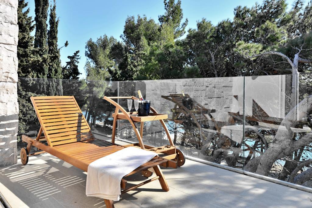 Chiponsky One - 5 Star Beachfront Property Bol Exterior foto