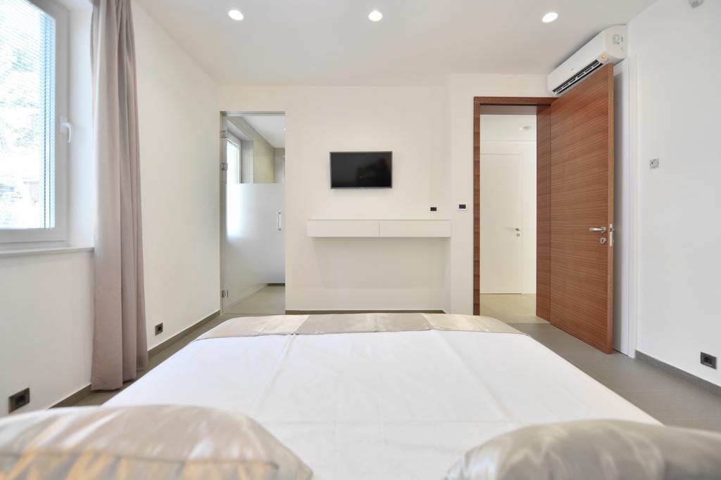Chiponsky One - 5 Star Beachfront Property Bol Exterior foto