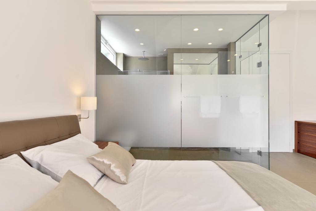Chiponsky One - 5 Star Beachfront Property Bol Exterior foto