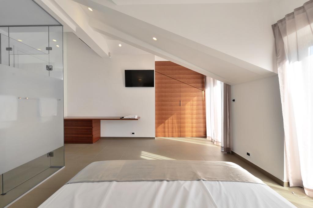 Chiponsky One - 5 Star Beachfront Property Bol Exterior foto